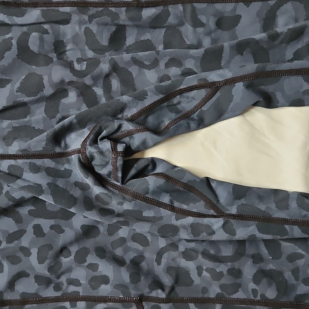 Colorfulkoala Leopard Print Leggings, Size L - Picture 5 of 6